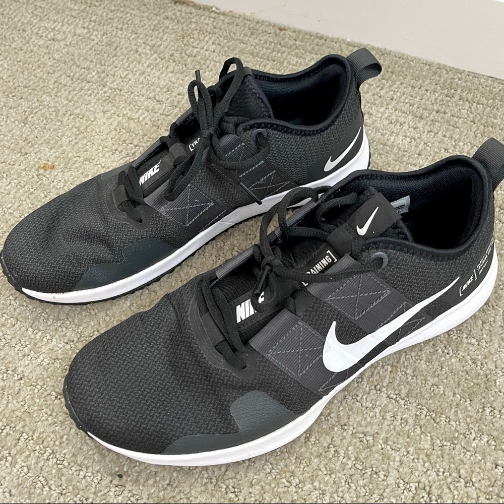 Black Men’s Nike Shoes 10.5